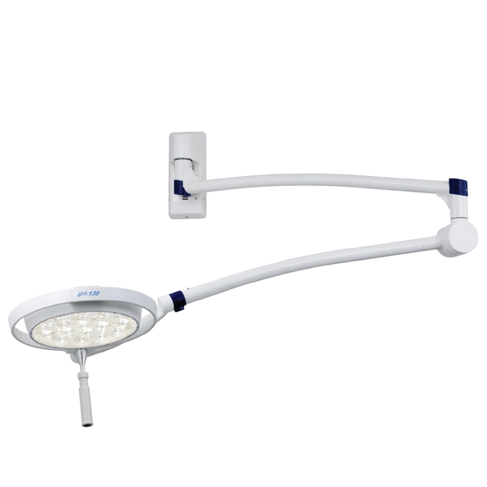 Mach LED 130 F (fokussierbar) Untersuchungsleuchte Wandmodell, mit SWING-Arm, inkl. Netzteil im Wandlager montiert
