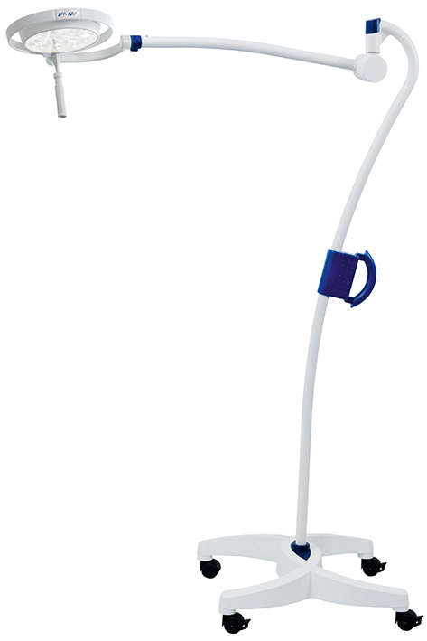 Mach LED 120 F (fokussierbar) Untersuchungsleuchte Stativmodell, auf SWING-Stativ mit Vierfuß,inkl. Netzteil im Handgriff