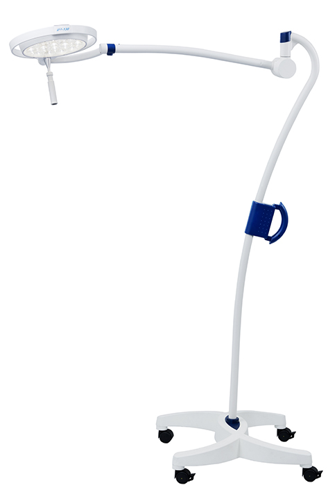 Mach LED 130 Plus Untersuchungsleuchte Stativmodell, auf SWING-Stativ, mit Vierfuß, inkl. Netzteil im Handgriff